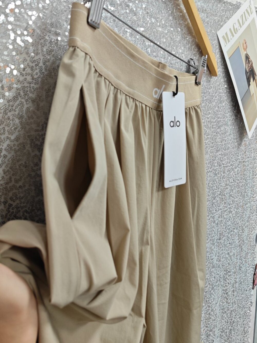 NWT ALO Yoga Suit Up Trouser 🍻 Gravel | Neutral Wide Leg Quiet Luxury Pants - Picture 4 of 8